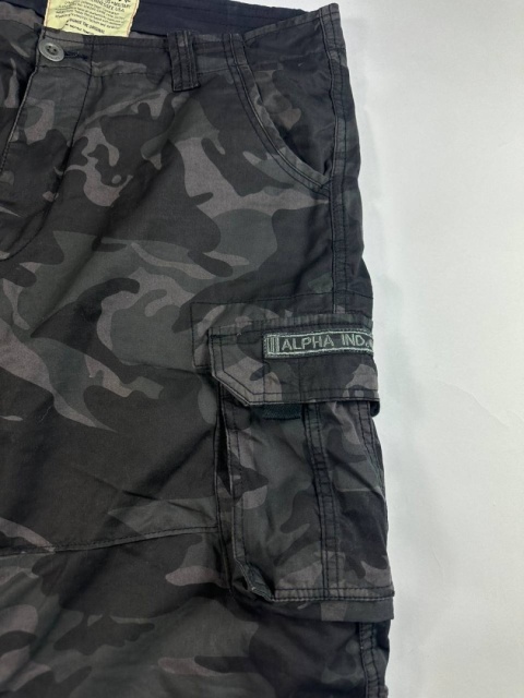 Alpha Industries cargo shorts (ciemne camo) Alpha Industries cargo shorts (ciemne camo)