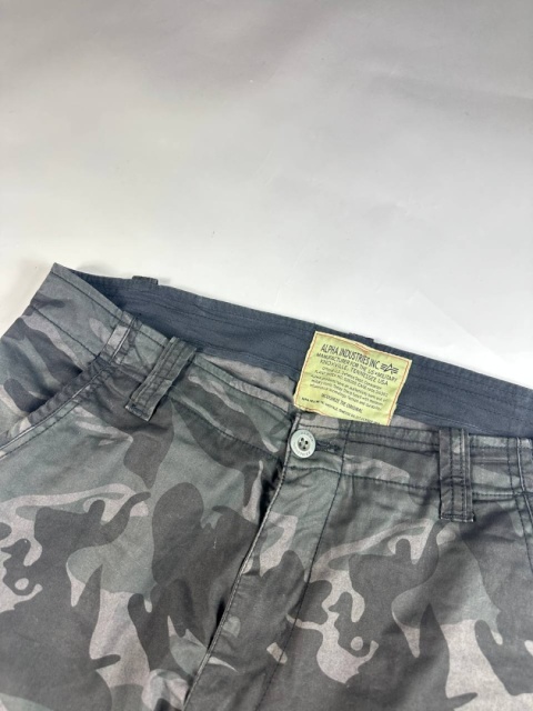 Alpha Industries cargo shorts (ciemne camo) Alpha Industries cargo shorts (ciemne camo)