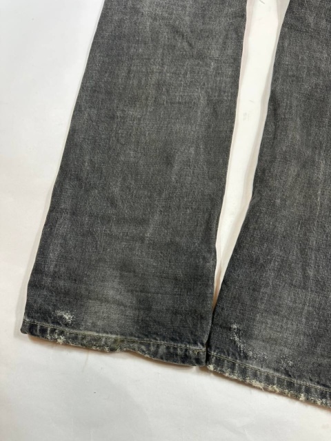 Black washed distressed jeans