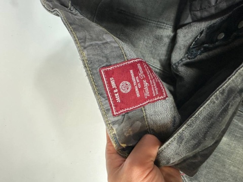 Black washed distressed jeans