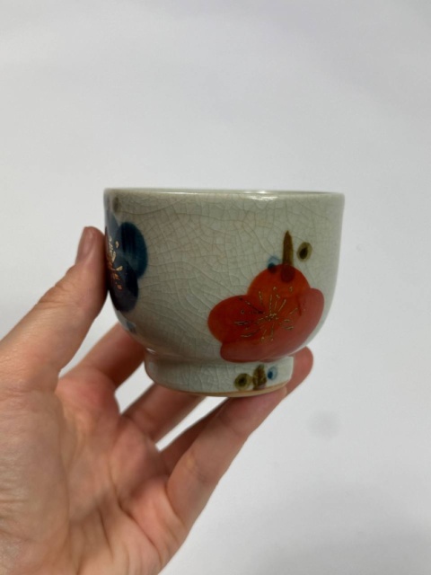 Japońska ceramika - czaruszka z kwiatkami