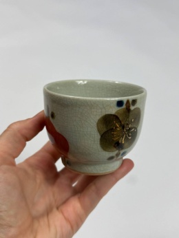 Japońska ceramika - czaruszka z kwiatkami