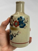 Japońska ceramika - wazonik z kwiatami