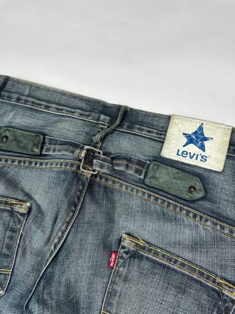 Levis blue star shorts